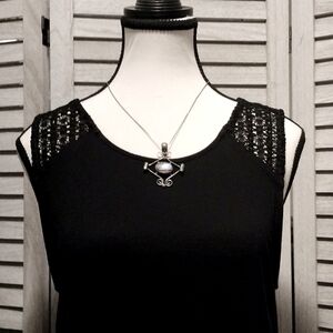 ⚜️ Old Navy Crochet Lace Sleeveless Blouse